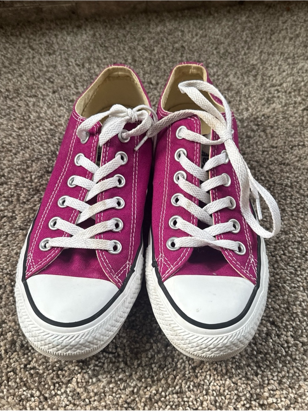 Converse Women’s 7 Magenta Low-Top Canvas Sneakers EUC Minimally Worn! - Picture 2 of 8